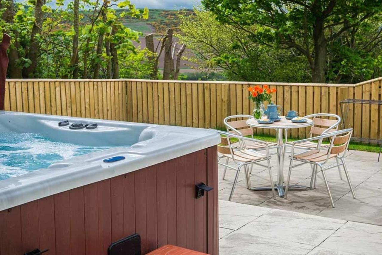 Douglas Fir Lodge With Hot Tub Near Cupar Fife Luthrie Екстер'єр фото