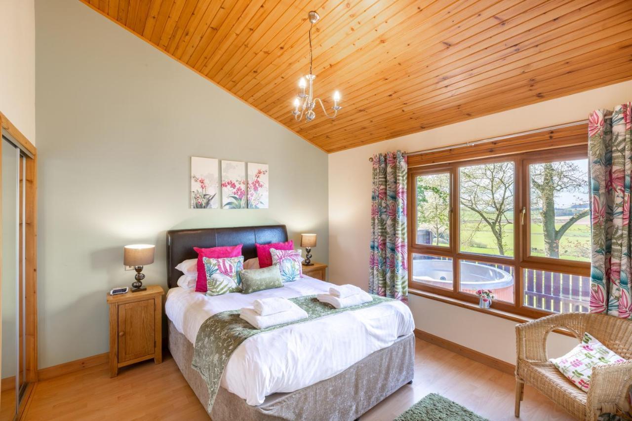 Douglas Fir Lodge With Hot Tub Near Cupar Fife Luthrie Екстер'єр фото