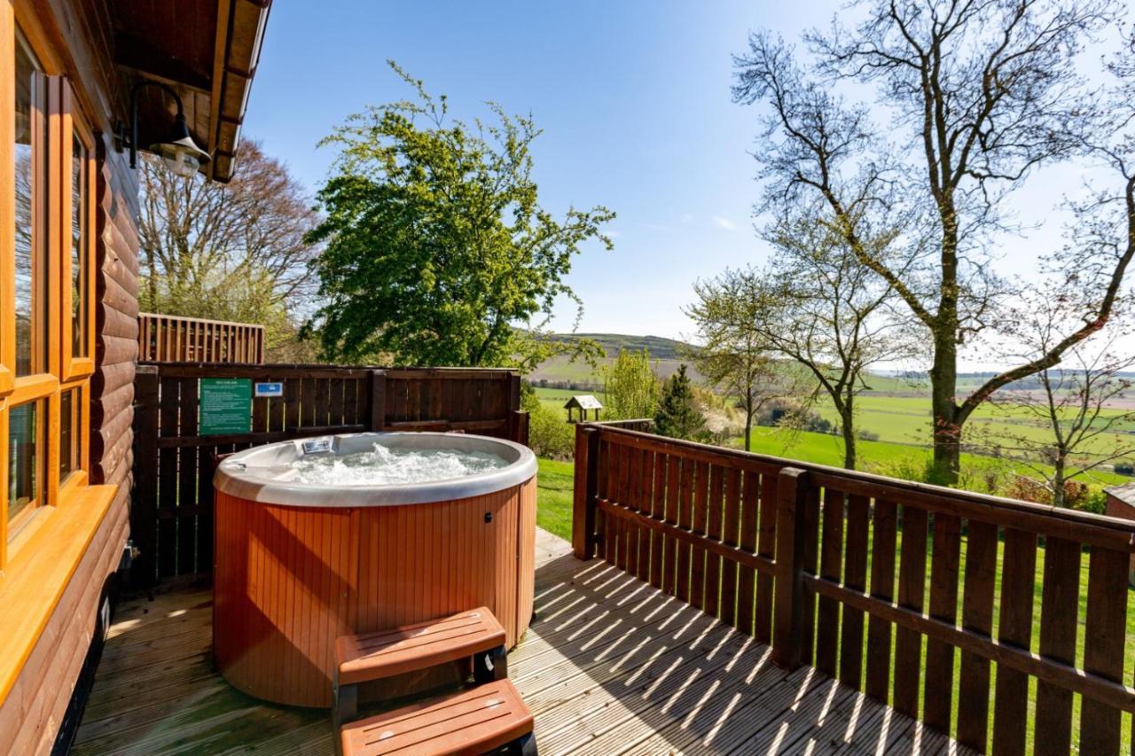 Douglas Fir Lodge With Hot Tub Near Cupar Fife Luthrie Екстер'єр фото